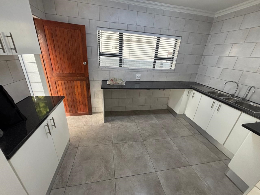 To Let 3 Bedroom Property for Rent in Silver Oaks Western Cape